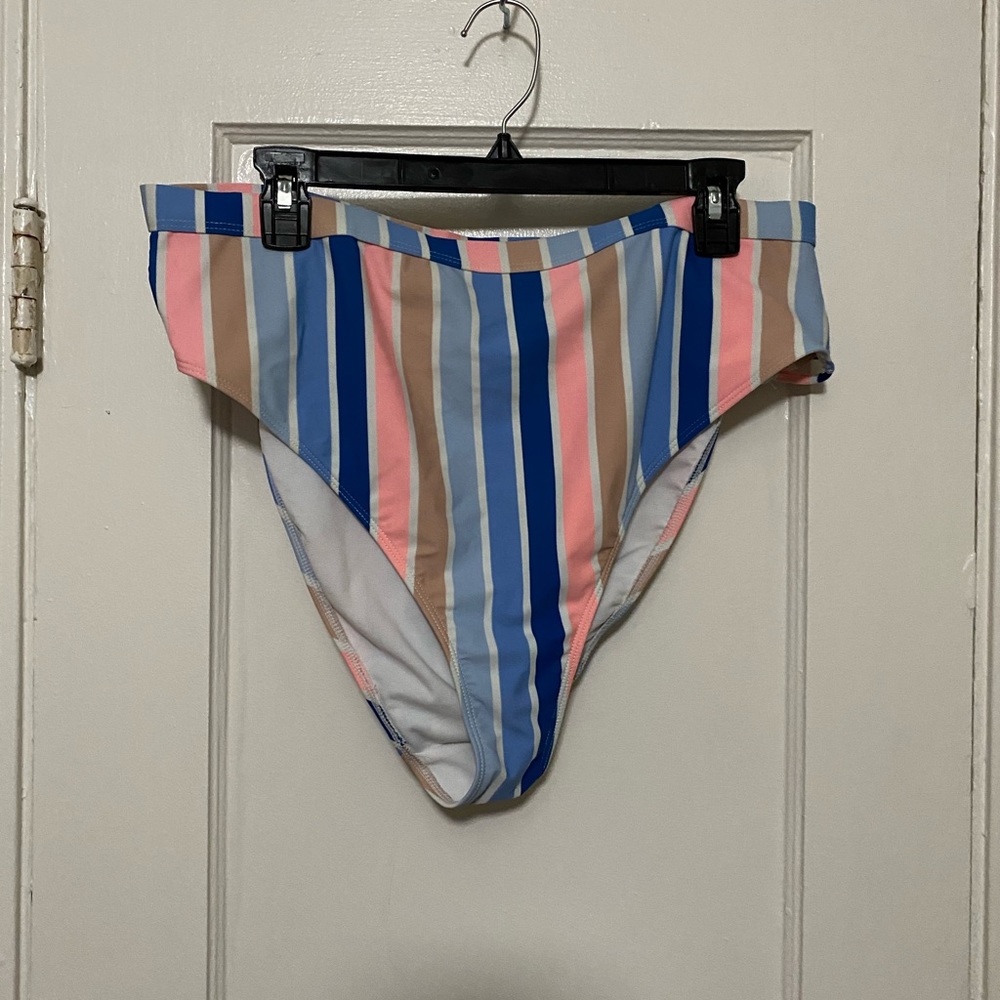 Swimsuit - Picture 4 of 5